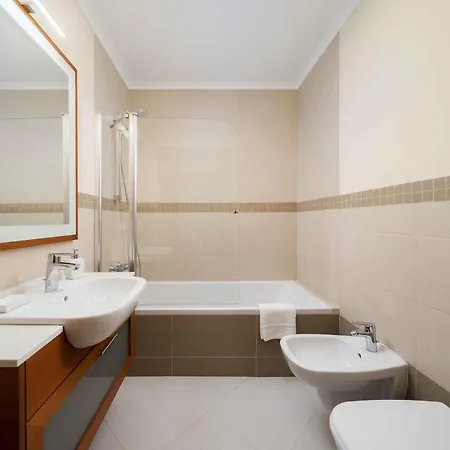 Cosy Two Bedroom *